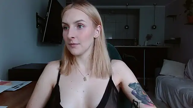 illusorycat online show from November 17, 2025, 10:52 am