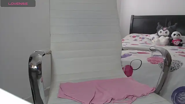 emma1005 online show from March 1, 2025, 2:02 pm