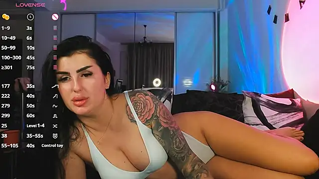 Snapshot of MichelleSwanX chatting on October 12, 2025, 9:05 pm MichelleSwanX online show from October 12, 2025, 9:05 pm