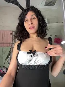  CurlySue  online show from March 2, 2025, 9:10 am