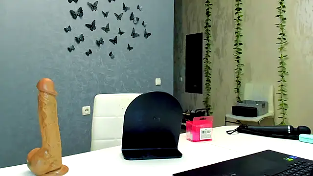 Snapshot of WorshipLilit chatting on September 23, 2025, 7:32 pm WorshipLilit online show from September 23, 2025, 7:32 pm