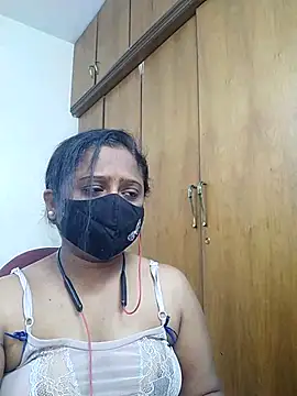 sexynayan23 online show from May 14, 2026, 1:08 pm