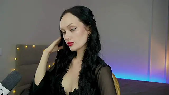QueenAliss online show from July 21, 2026, 7:53 am
