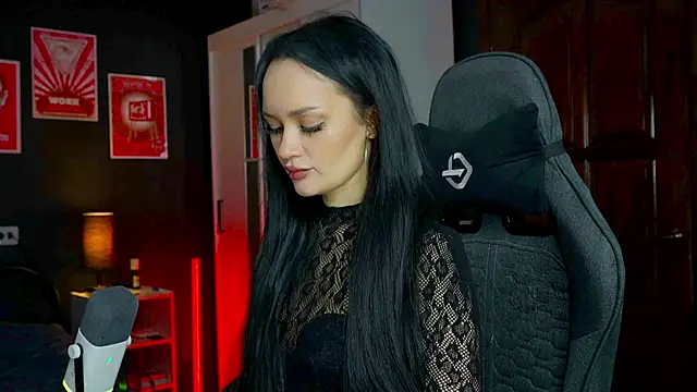 Snapshot of QueenAliss chatting on February 26, 2026, 6:13 am QueenAliss online show from February 26, 2026, 6:13 am