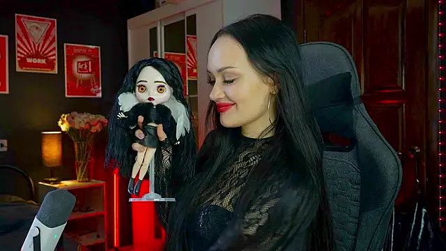 Snapshot of QueenAliss chatting on February 15, 2026, 7:42 am QueenAliss online show from February 15, 2026, 7:42 am