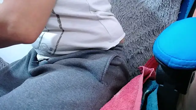 Snapshot of klylls_squirt_ chatting on October 30, 2025, 8:17 pm klylls squirt online show from October 30, 2025, 8:17 pm