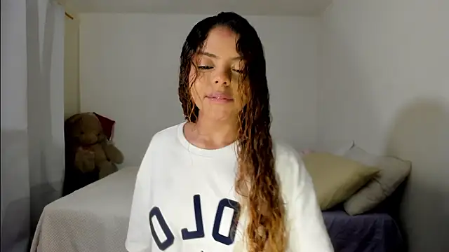 ValienteGirl  online show from June 17, 2026, 3:50 am