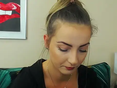 Snapshot of NatalieSexy chatting on October 28, 2025, 7:18 am NatalieSexy online show from October 28, 2025, 7:18 am