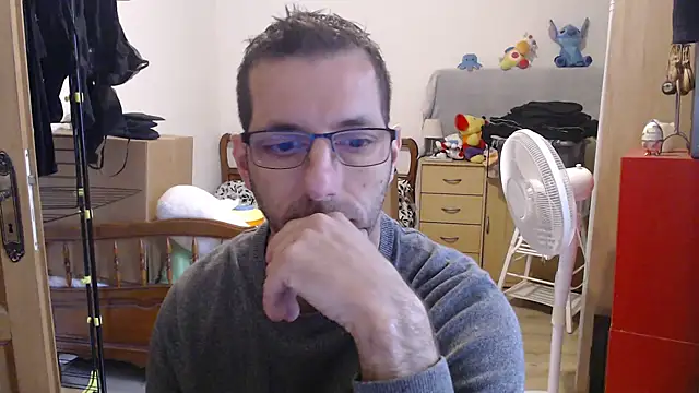 Snapshot of steph19x5 chatting on December 4, 2025, 10:58 am steph19x5 online show from December 4, 2025, 10:58 am