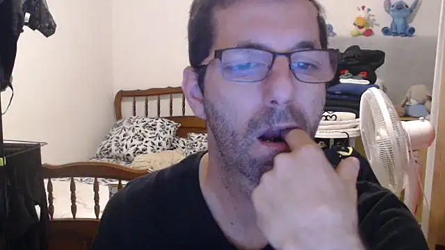 Snapshot of steph19x5 chatting on November 2, 2025, 6:18 am steph19x5 online show from November 2, 2025, 6:18 am