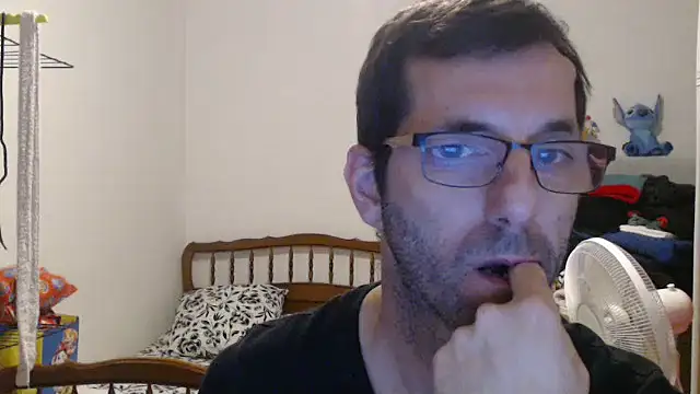 Snapshot of steph19x5 chatting on November 6, 2025, 5:06 pm steph19x5 online show from November 6, 2025, 5:06 pm