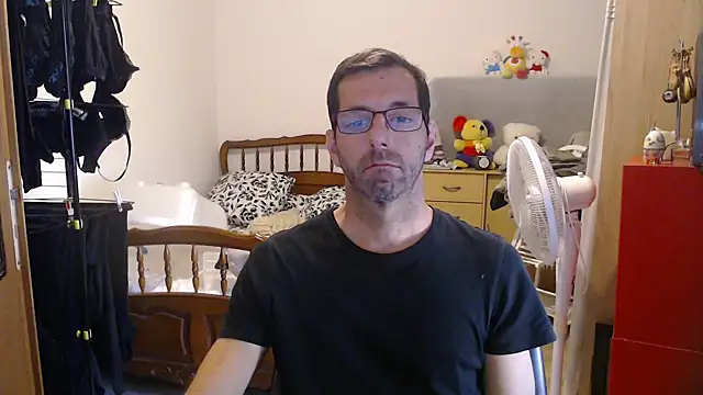 Snapshot of steph19x5 chatting on October 12, 2025, 7:43 am steph19x5 online show from October 12, 2025, 7:43 am