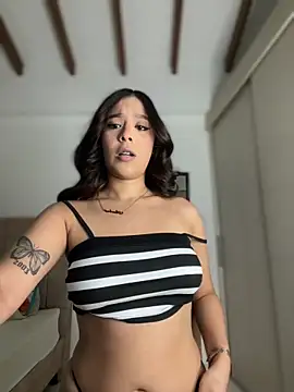 Snapshot of Little_Amber6 chatting on October 11, 2025, 12:00 am Little Amber6 online show from October 11, 2025, 12:00 am