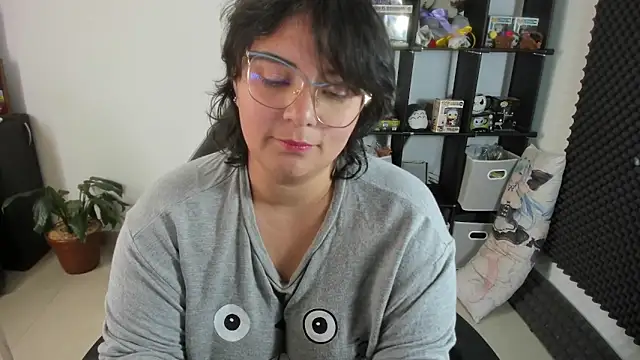 aika-dreams online show from February 6, 2025, 4:25 pm