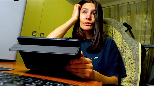 GodlyTheia online show from December 15, 2025, 10:10 am