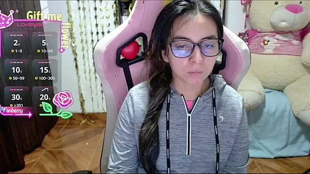 Snapshot of Maggie_Fox3 chatting on September 20, 2025, 2:27 am Maggie Fox3 online show from September 20, 2025, 2:27 am