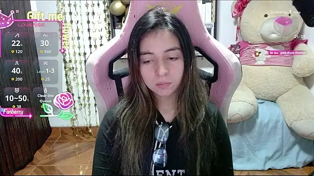 Snapshot of Maggie_Fox3 chatting on October 3, 2025, 1:31 am Maggie Fox3 online show from October 3, 2025, 1:31 am