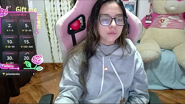 Snapshot of Maggie_Fox3 chatting on September 18, 2025, 3:20 am Maggie Fox3 online show from September 18, 2025, 3:20 am