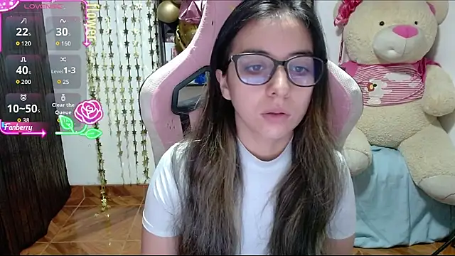 Snapshot of Maggie_Fox3 chatting on October 18, 2025, 2:13 am Maggie Fox3 online show from October 18, 2025, 2:13 am