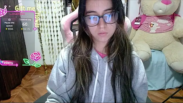 Snapshot of Maggie_Fox3 chatting on October 16, 2025, 1:14 am Maggie Fox3 online show from October 16, 2025, 1:14 am