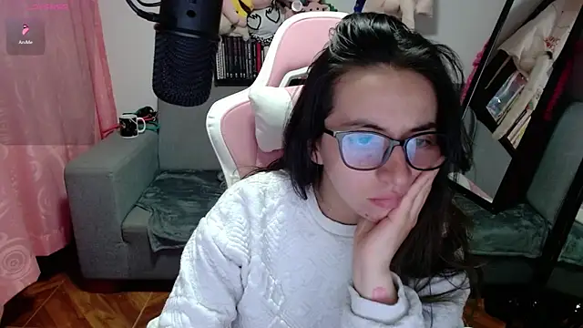 Maggie Fox3 online show from March 30, 2026, 3:19 am