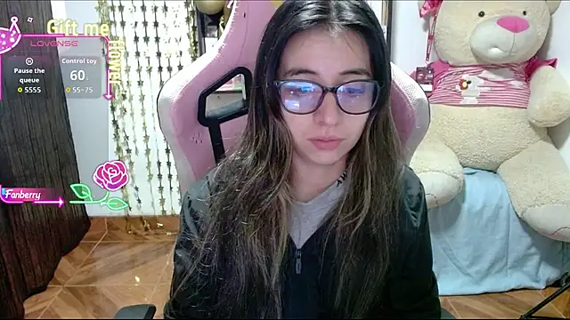 Snapshot of Maggie_Fox3 chatting on October 12, 2025, 3:41 am Maggie Fox3 online show from October 12, 2025, 3:41 am