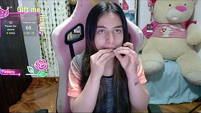 Snapshot of Maggie_Fox3 chatting on October 5, 2025, 12:34 am Maggie Fox3 online show from October 5, 2025, 12:34 am