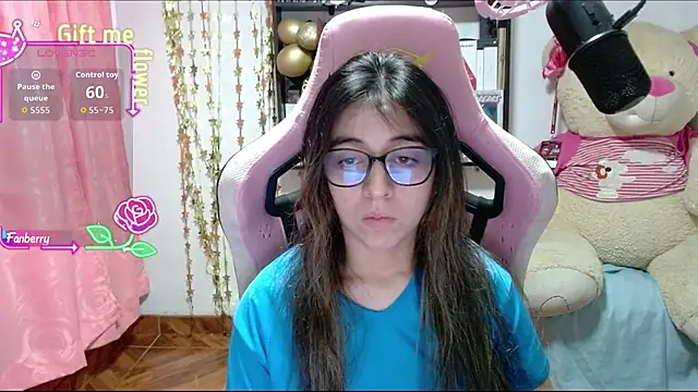 Snapshot of Maggie_Fox3 chatting on October 26, 2025, 12:44 am Maggie Fox3 online show from October 26, 2025, 12:44 am