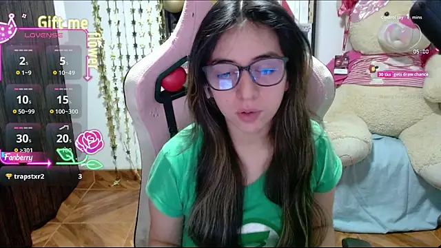 Snapshot of Maggie_Fox3 chatting on September 19, 2025, 3:32 am Maggie Fox3 online show from September 19, 2025, 3:32 am