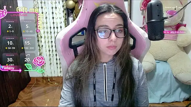 Snapshot of Maggie_Fox3 chatting on October 10, 2025, 1:17 am Maggie Fox3 online show from October 10, 2025, 1:17 am