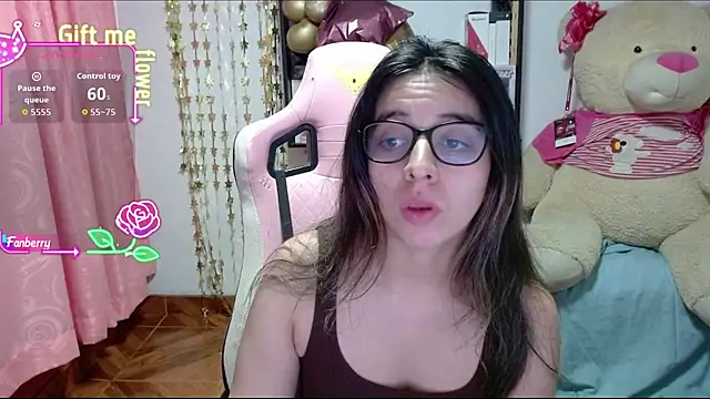 Snapshot of Maggie_Fox3 chatting on October 30, 2025, 2:10 am Maggie Fox3 online show from October 30, 2025, 2:10 am