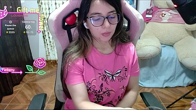 Snapshot of Maggie_Fox3 chatting on September 22, 2025, 3:23 am Maggie Fox3 online show from September 22, 2025, 3:23 am