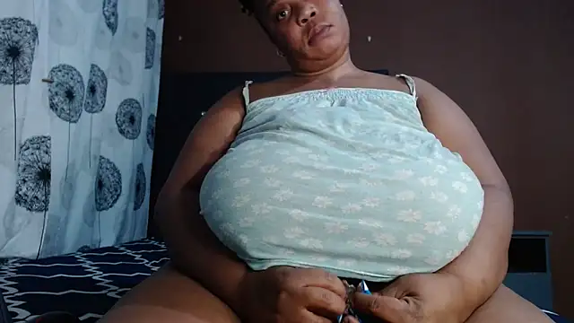 Snapshot of Lovelyboobs01 chatting on October 23, 2025, 5:00 pm Lovelyboobs01 online show from October 23, 2025, 5:00 pm