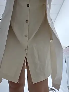 HinaLovely online show from March 27, 2026, 9:43 am