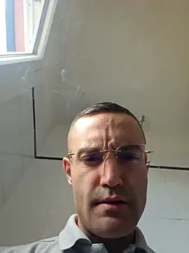 Snapshot of enricso chatting on October 2, 2025, 12:30 pm enricso online show from October 2, 2025, 12:30 pm