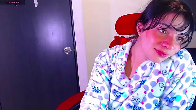 Snapshot of Vannessa__Shy chatting on October 13, 2025, 10:54 pm Vannessa  Shy online show from October 13, 2025, 10:54 pm