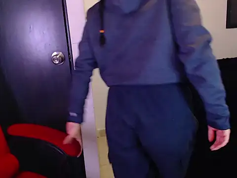 Snapshot of Vannessa__Shy chatting on October 19, 2025, 12:35 am Vannessa  Shy online show from October 19, 2025, 12:35 am