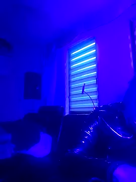 Snapshot of Crystalbitchx chatting on October 12, 2025, 7:10 am Crystalbitchx online show from October 12, 2025, 7:10 am