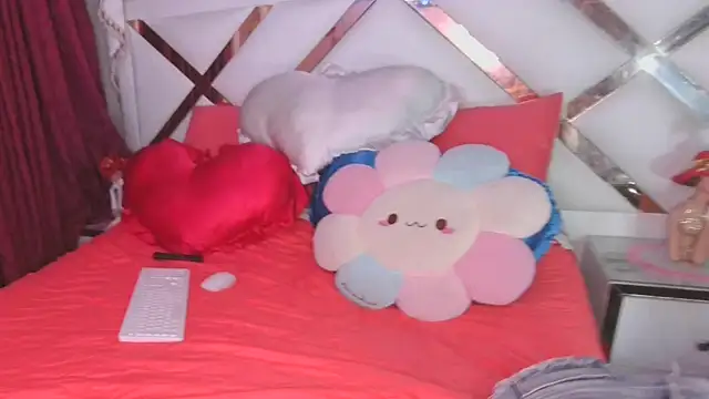 manuhela18 online show from June 3, 2026, 11:31 pm