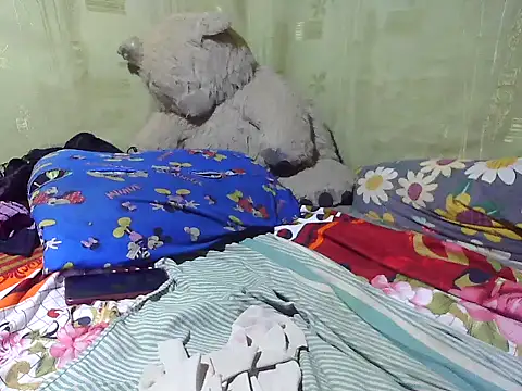 Snapshot of Alora-shine chatting on March 23, 2025, 7:31 am Alora-shine online show from March 23, 2025, 7:31 am