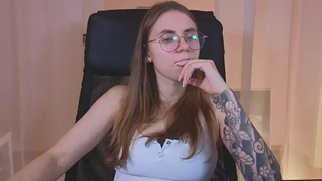  AnnaStark  online show from January 23, 2025, 8:35 pm