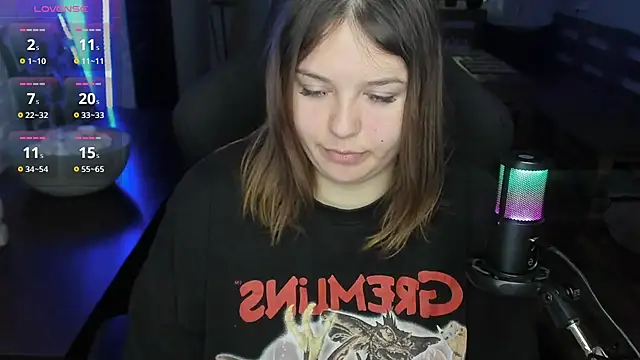 Snapshot of XNirvanaX chatting on October 4, 2025, 5:31 am XNirvanaX online show from October 4, 2025, 5:31 am