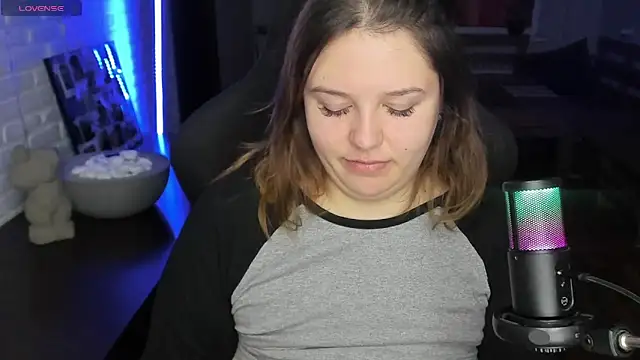 Snapshot of XNirvanaX chatting on October 9, 2025, 1:39 am XNirvanaX online show from October 9, 2025, 1:39 am