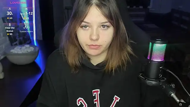 Snapshot of XNirvanaX chatting on October 1, 2025, 3:22 am XNirvanaX online show from October 1, 2025, 3:22 am