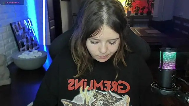 Snapshot of XNirvanaX chatting on October 7, 2025, 4:24 am XNirvanaX online show from October 7, 2025, 4:24 am