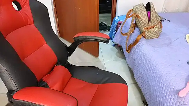 Snapshot of SexyLeilaa chatting on October 16, 2025, 2:42 am SexyLeilaa online show from October 16, 2025, 2:42 am