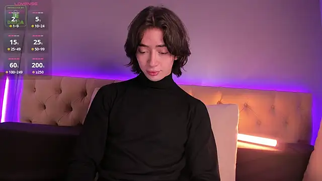 NickieRainer online show from September 28, 2025, 10:44 am