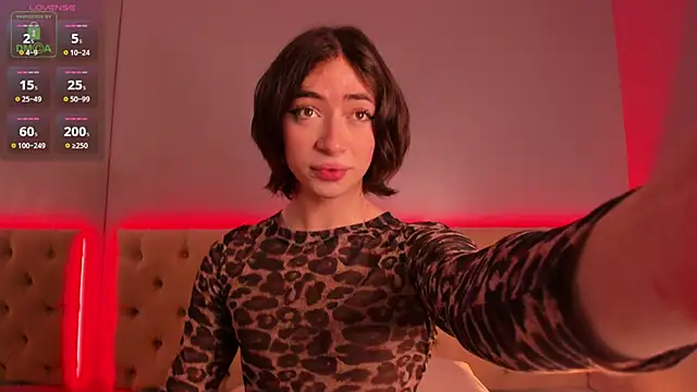 NickieRainer online show from October 4, 2025, 8:43 pm