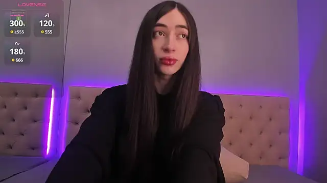 NickieRainer online show from February 6, 2025, 2:15 pm