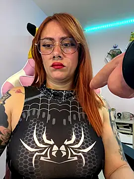 Luna Paris  online show from October 23, 2025, 2:38 pm